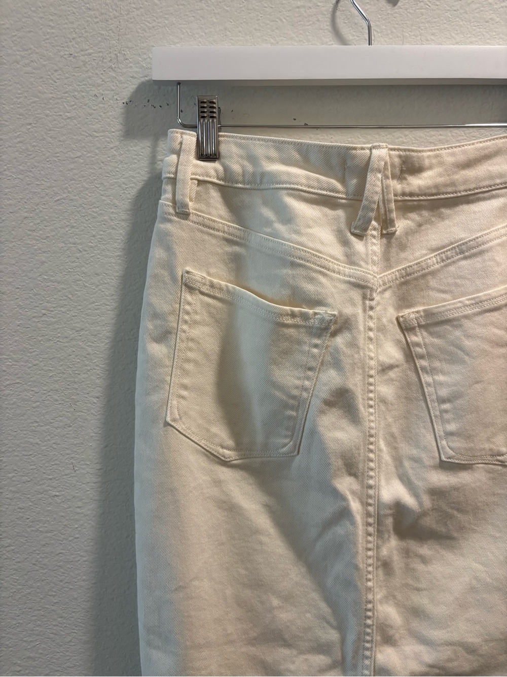 Good American Demin Midi Skirt in White, size 2/26 - Picture 8 of 8